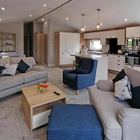 Fladbury The Springs Lakeside Holiday Park المظهر الخارجي الصورة